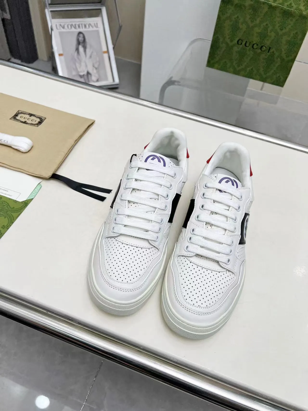 P620 💞💞Gucci G Home’s latest popular sports shoes, couple’s style, casual, retro white shoes 🌸🌸🌸 New popular series. The exquisite and compact interlocking double G logo romantically interprets the aesthetic concept of this series. Made of off-white leather, retro inspiration is cleverly blended into the sneaker design to reinterpret the brand logo. Exquisitely packaged at the delivery counter 🛍📦 ▪️Fabric: Original custom-made imported first-layer cowhide leather ▪️Lining: Original custom-made imported cowhide lining ▪️Outsole: Original molded two-color TPU outsole ▪️Size: Women's 35-40 / Men's 39-45